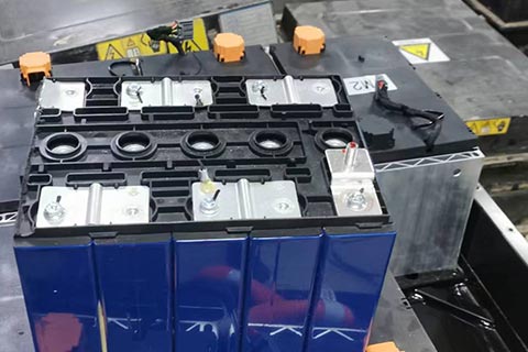 吐鲁番叉车蓄电池回收-上门回收报废电池|高价动力电池回收